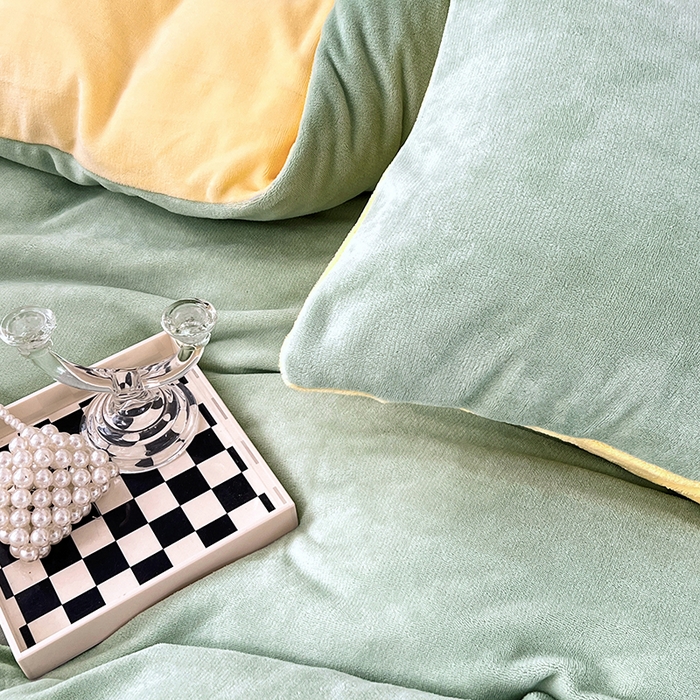 91家纺网 家纺一手货源 找家纺 梵克保罗 2025秋冬新款ins风小红书高克重纯色双拼牛奶绒单被套三件套四件套系列 抹茶芝士