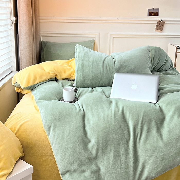 91家纺网 家纺一手货源 找家纺 梵克保罗 2025秋冬新款ins风小红书高克重纯色双拼牛奶绒单被套三件套四件套系列 抹茶芝士