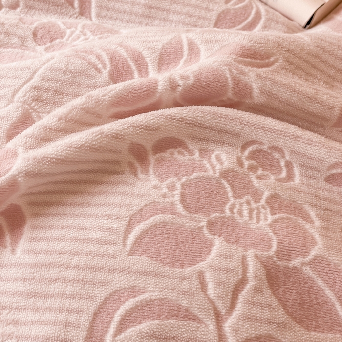91家纺网 家纺一手货源 找家纺 雅居纺家纺 2025新款花卉雕花绒加厚保暖四件套 粉色情怀