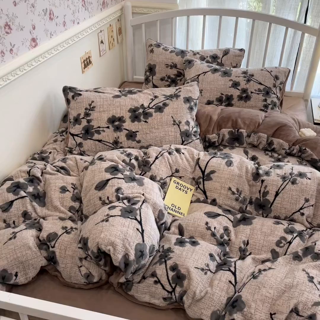 91家纺网 家纺一手货源 找家纺 雅居纺家纺 2025新款花卉雕花绒加厚保暖四件套 柏林梦境-咖