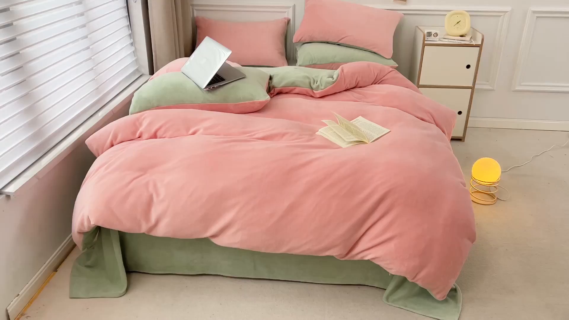 91家纺网 家纺一手货源 找家纺 （总）梵克保罗 2025秋冬新款ins风小红书高克重纯色双拼牛奶绒单被套三件套四件套系列