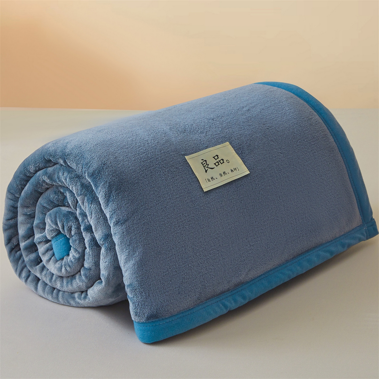 91家纺网 家纺一手货源 找家纺 多谷家纺 2025新款加厚法莱绒绒双面四季多功能毛毯毯子 蓝灰色