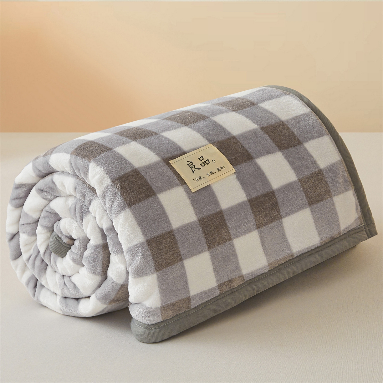 91家纺网 家纺一手货源 找家纺 多谷家纺 2025新款加厚法莱绒绒双面四季多功能毛毯毯子 灰大格
