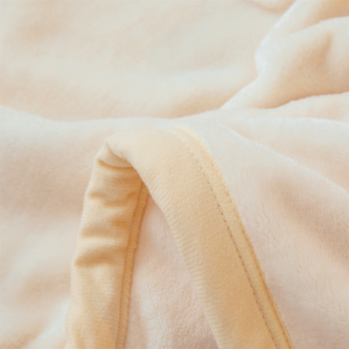 91家纺网 家纺一手货源 找家纺 多谷家纺 2025新款加厚法莱绒绒双面四季多功能毛毯毯子米白色