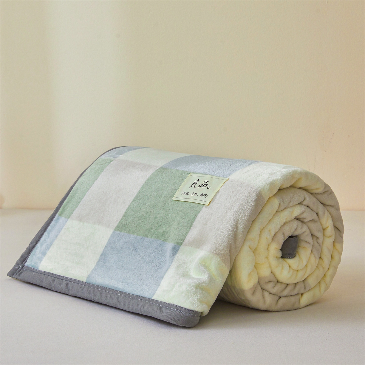 91家纺网 家纺一手货源 找家纺 多谷家纺 2025新款加厚法莱绒绒双面四季多功能毛毯毯子 绿大格