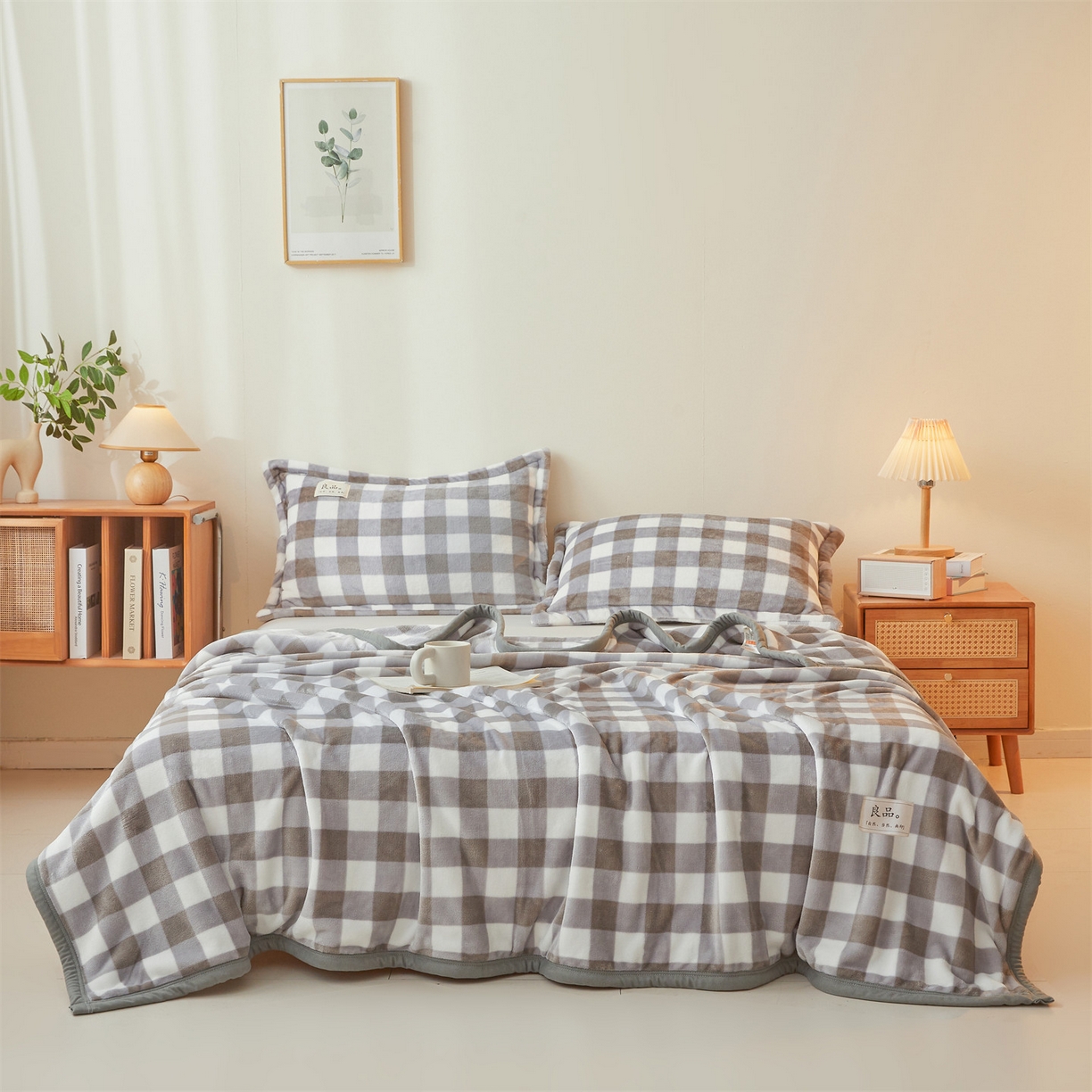 91家纺网 家纺一手货源 找家纺 多谷家纺 2025新款加厚法莱绒绒双面四季多功能毛毯毯子 灰大格