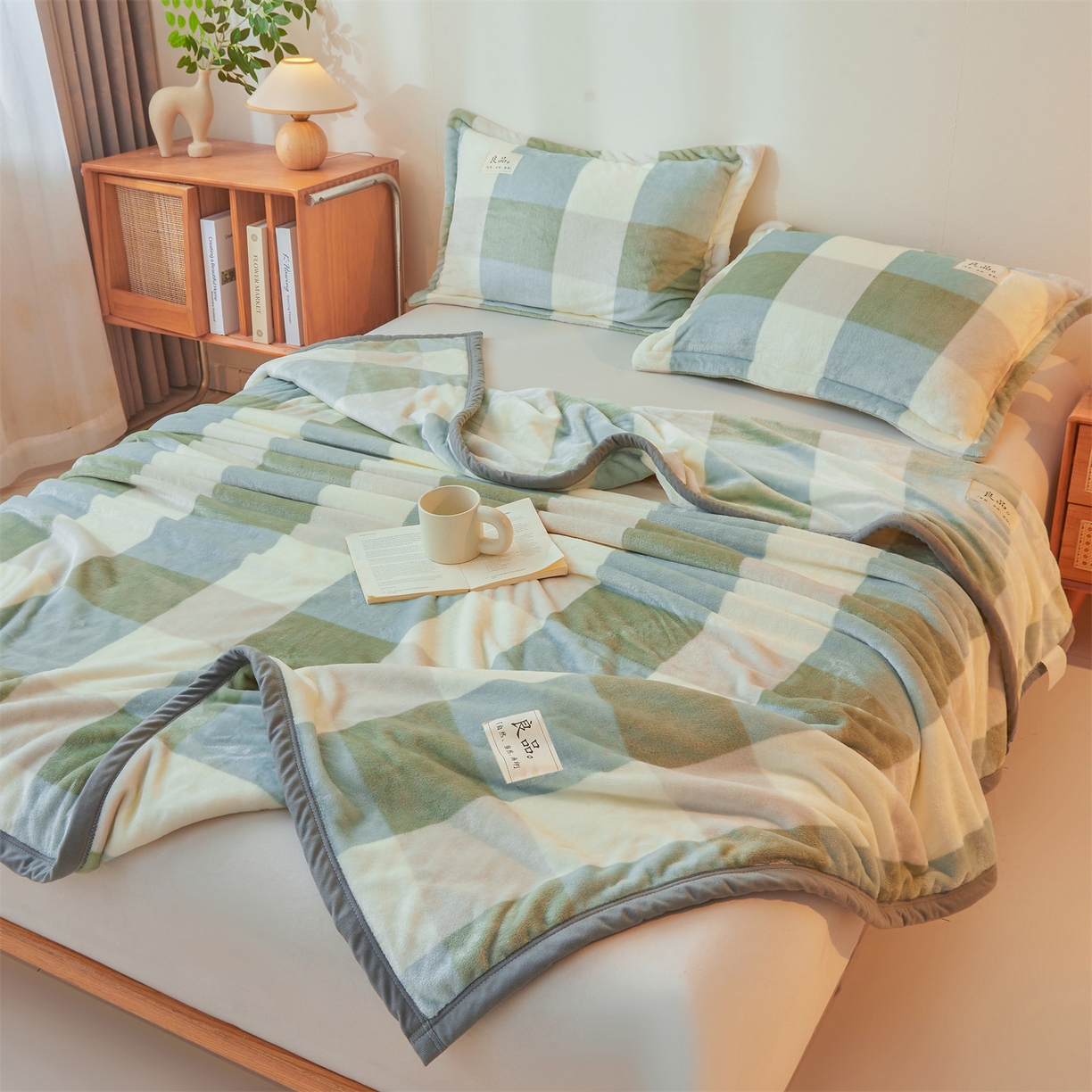 91家纺网 家纺一手货源 找家纺 多谷家纺 2025新款加厚法莱绒绒双面四季多功能毛毯毯子 绿大格