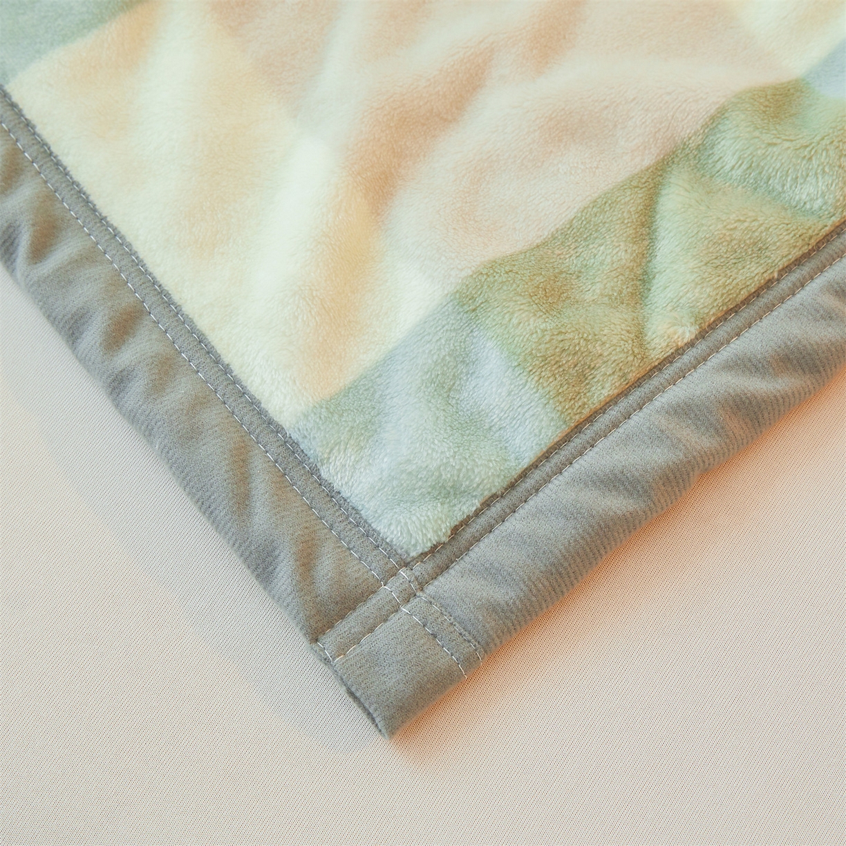 91家纺网 家纺一手货源 找家纺 多谷家纺 2025新款加厚法莱绒绒双面四季多功能毛毯毯子 绿大格