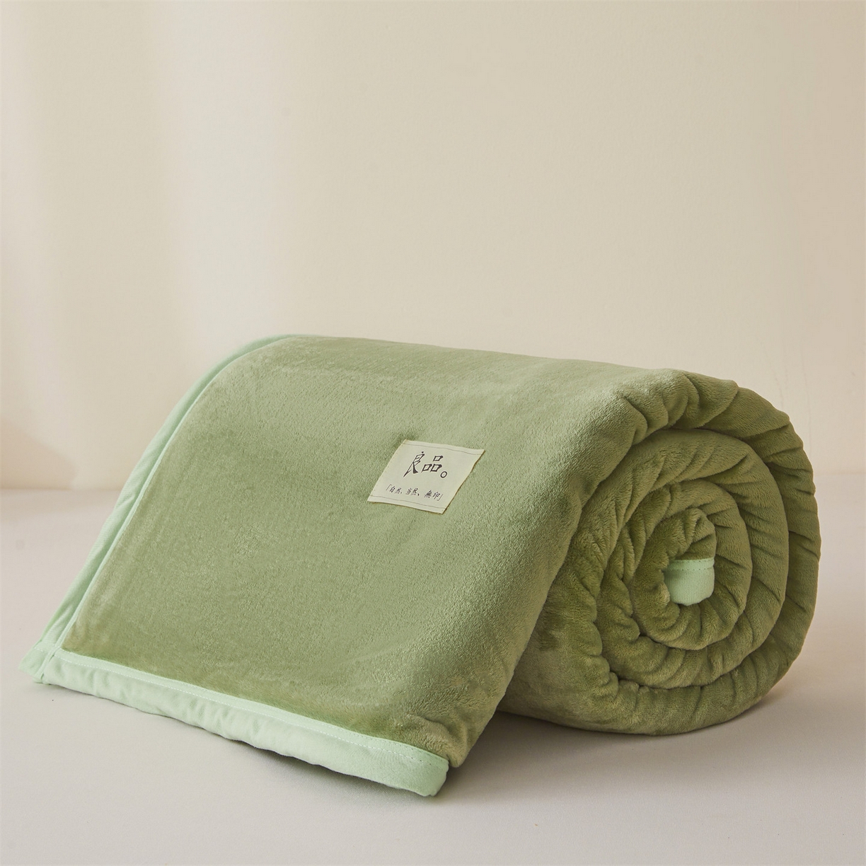91家纺网 家纺一手货源 找家纺 多谷家纺 2025新款加厚法莱绒绒双面四季多功能毛毯毯子 绿色
