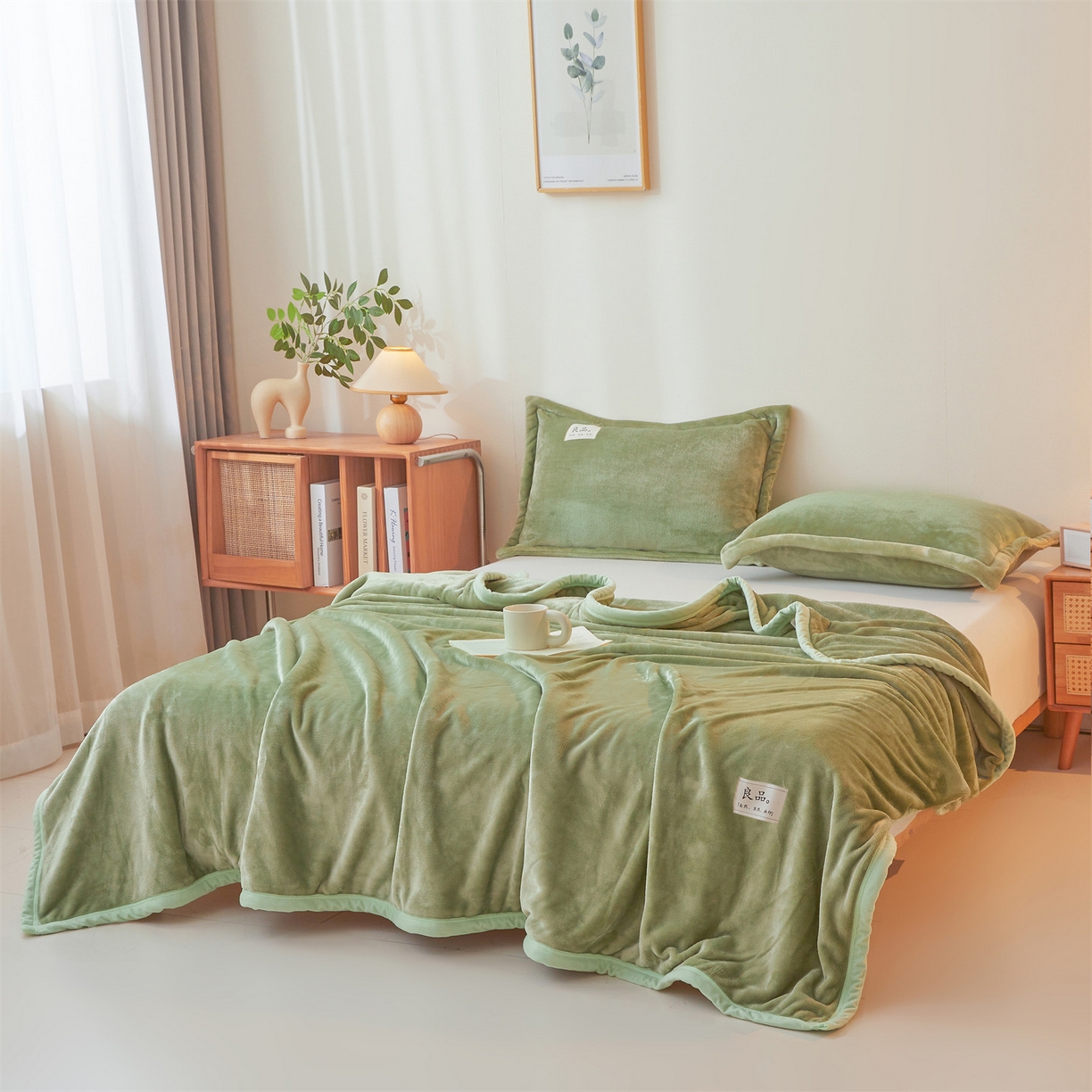 91家纺网 家纺一手货源 找家纺 多谷家纺 2025新款加厚法莱绒绒双面四季多功能毛毯毯子 绿色