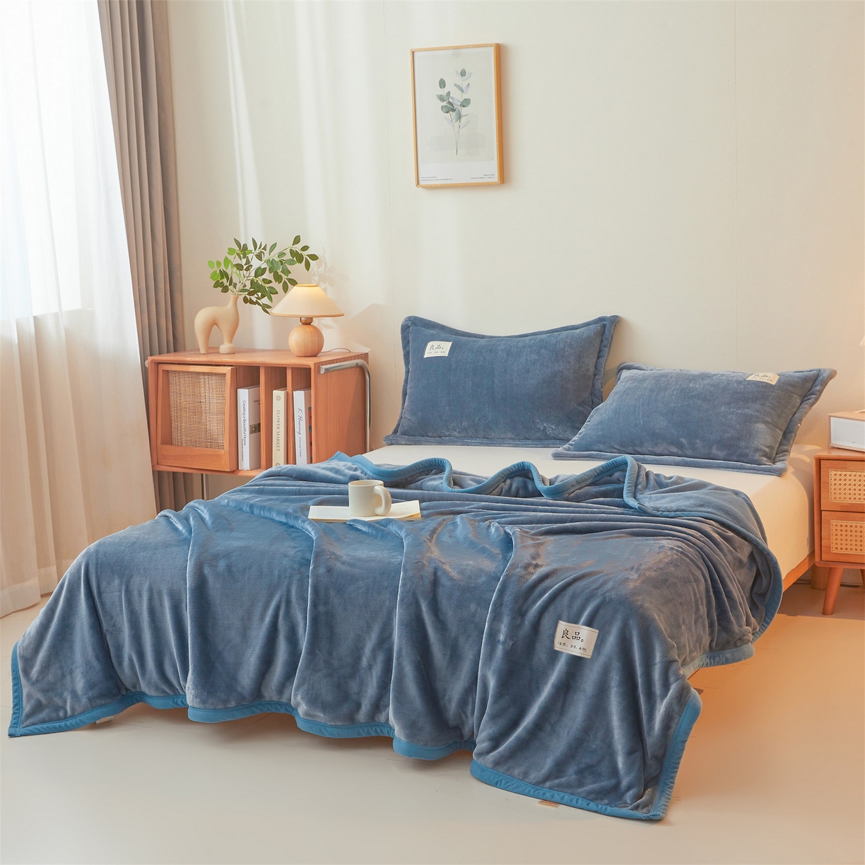 91家纺网 家纺一手货源 找家纺 多谷家纺 2025新款加厚法莱绒绒双面四季多功能毛毯毯子 蓝灰色