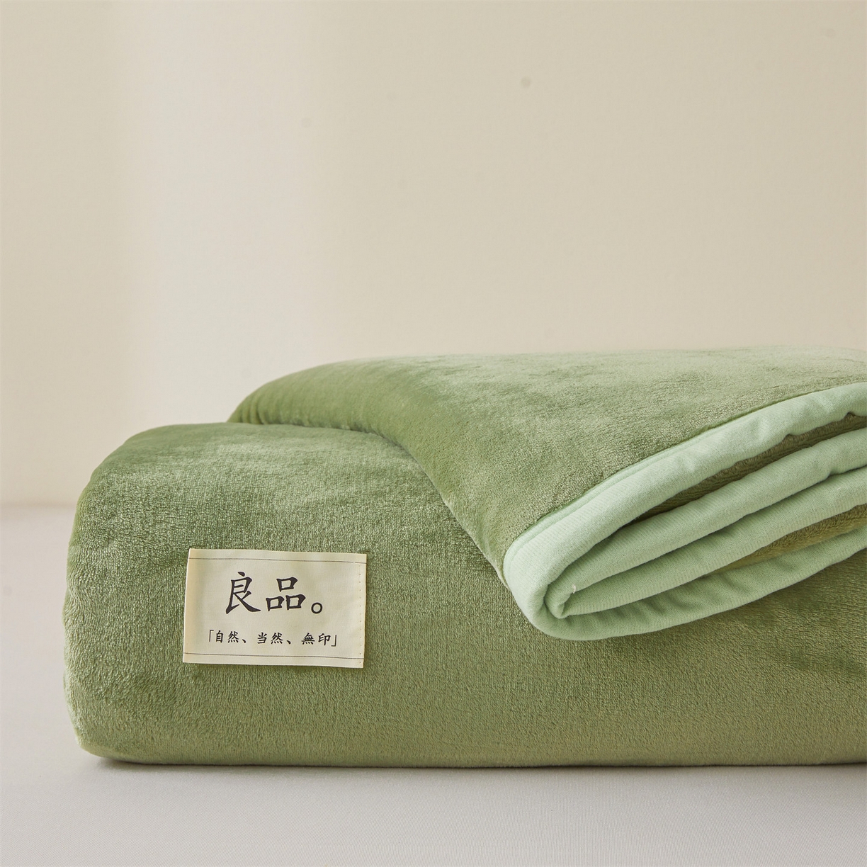 91家纺网 家纺一手货源 找家纺 多谷家纺 2025新款加厚法莱绒绒双面四季多功能毛毯毯子 绿色