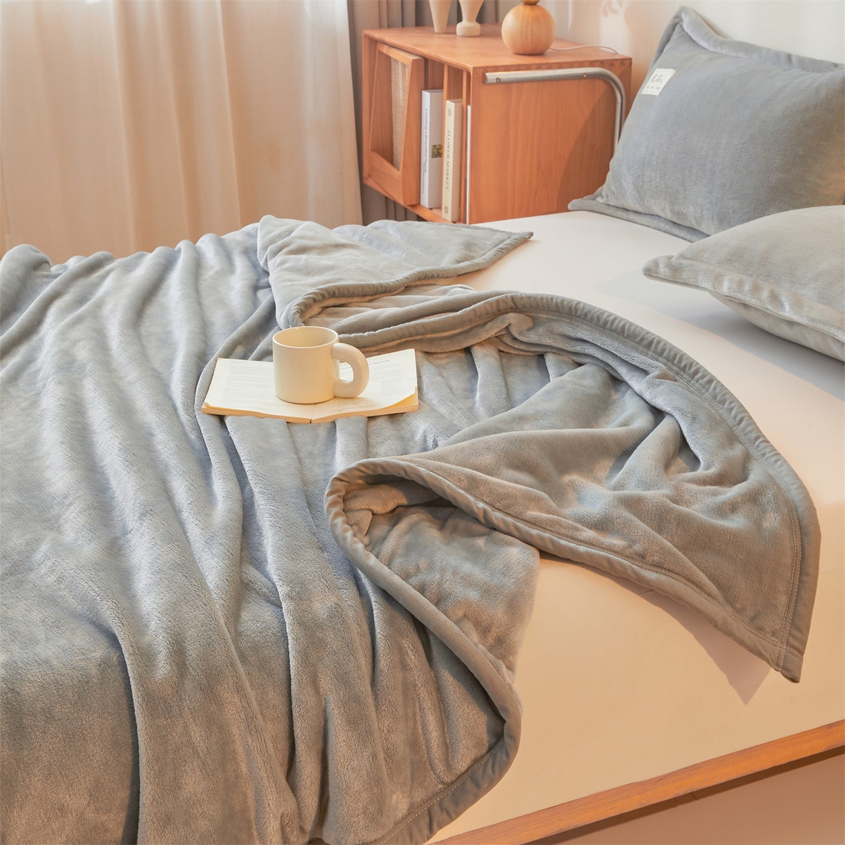 91家纺网 家纺一手货源 找家纺 多谷家纺 2025新款加厚法莱绒绒双面四季多功能毛毯毯子 灰色