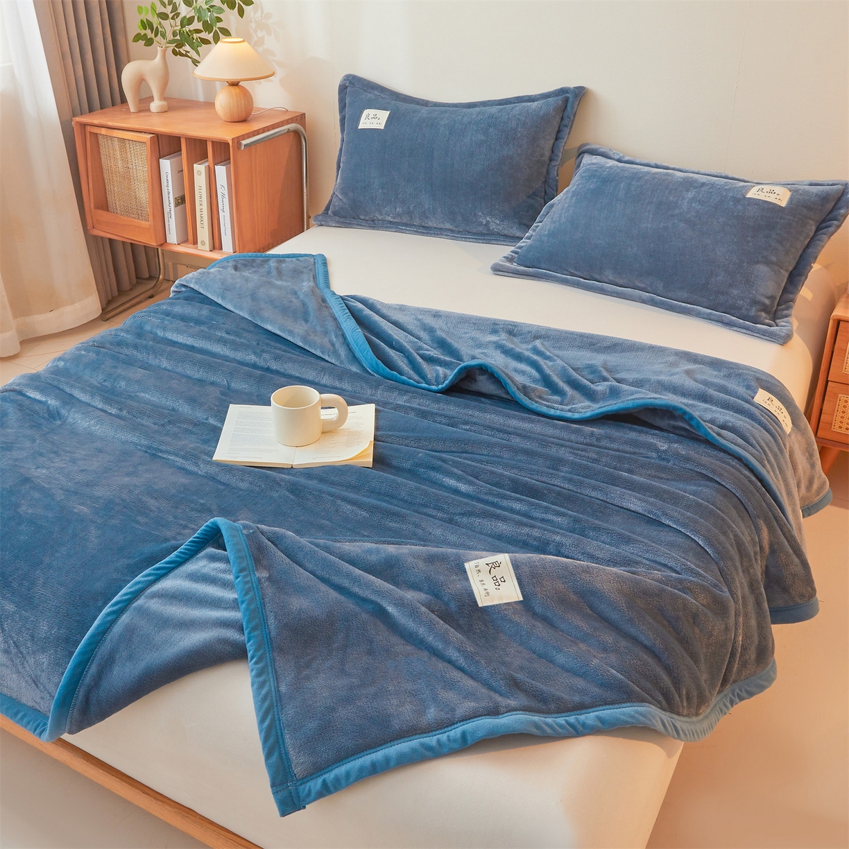 91家纺网 家纺一手货源 找家纺 多谷家纺 2025新款加厚法莱绒绒双面四季多功能毛毯毯子 蓝灰色