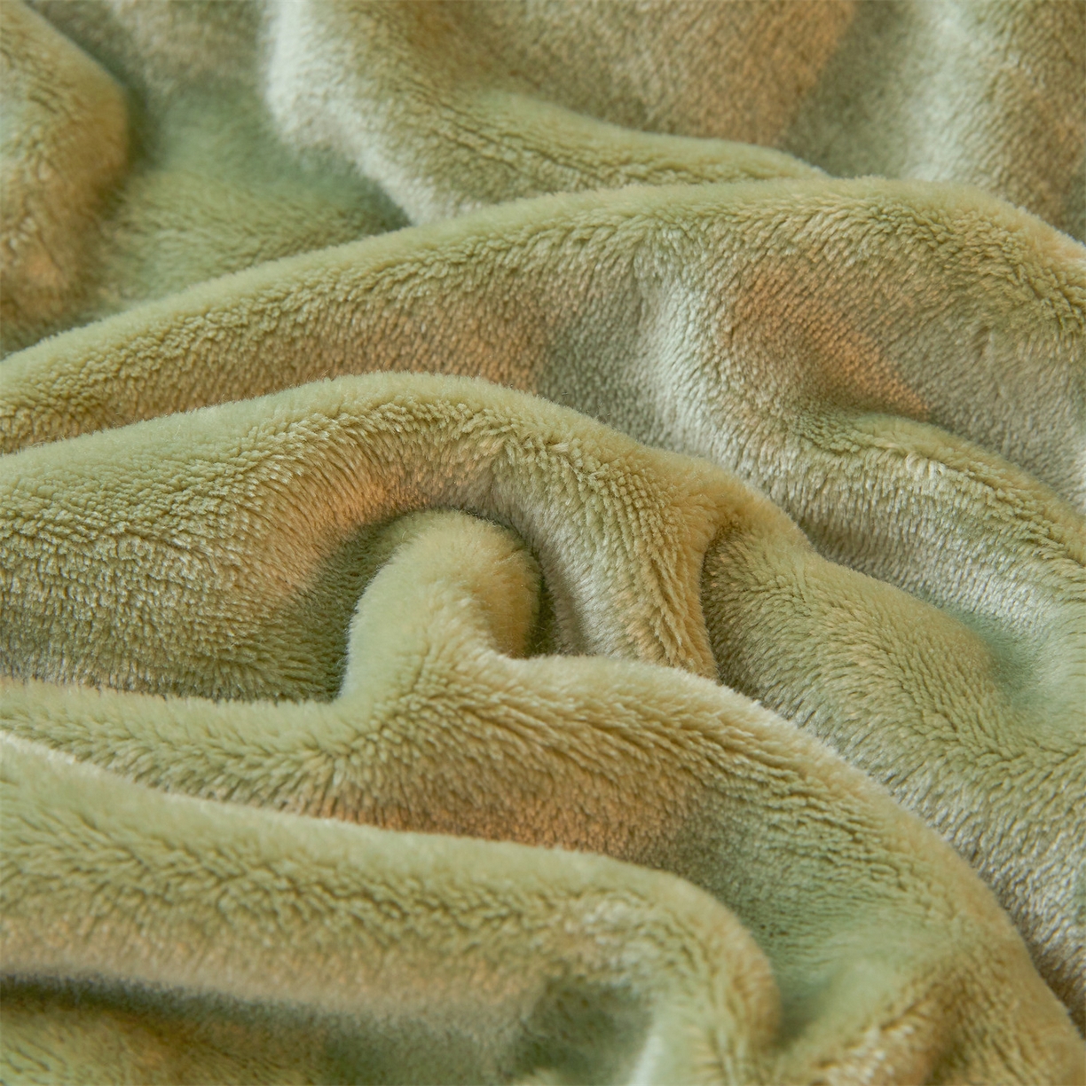 91家纺网 家纺一手货源 找家纺 多谷家纺 2025新款加厚法莱绒绒双面四季多功能毛毯毯子 绿色