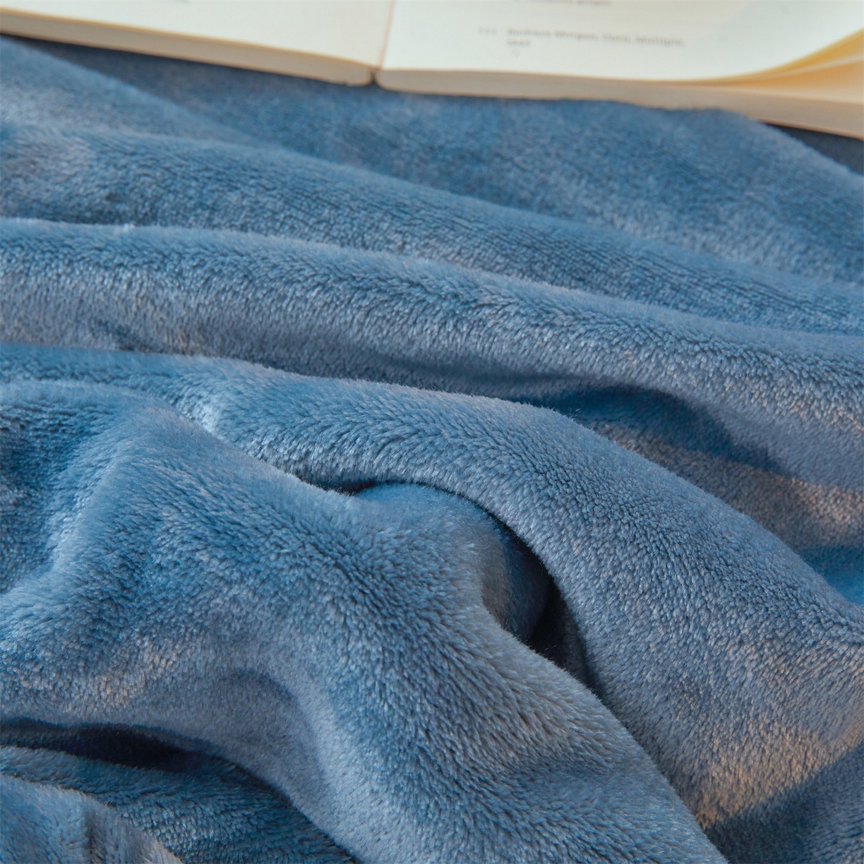 91家纺网 家纺一手货源 找家纺 多谷家纺 2025新款加厚法莱绒绒双面四季多功能毛毯毯子 蓝灰色
