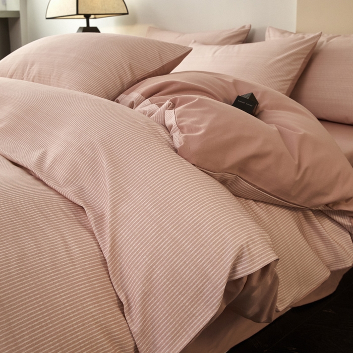 91家纺网 家纺一手货源 找家纺 雅居纺家纺 2025新款简约款全棉磨毛四件套 宁静-粉条