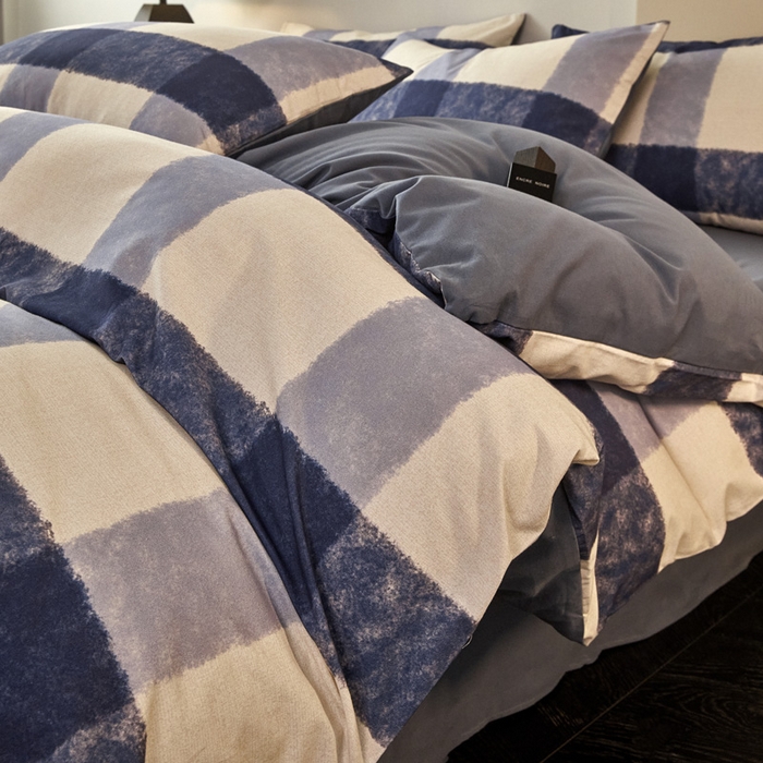 91家纺网 家纺一手货源 找家纺 雅居纺家纺 2025新款简约款全棉磨毛四件套 蓝大格