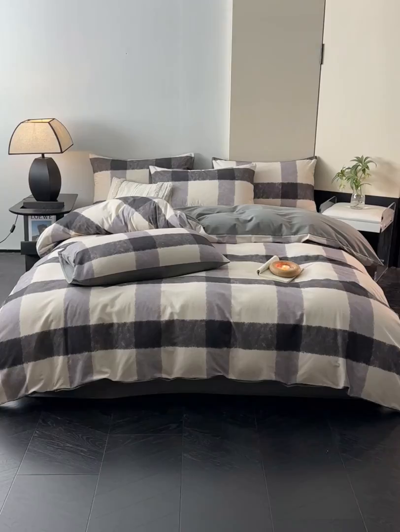 91家纺网 家纺一手货源 找家纺 雅居纺家纺 2025新款简约款全棉磨毛四件套 灰大格