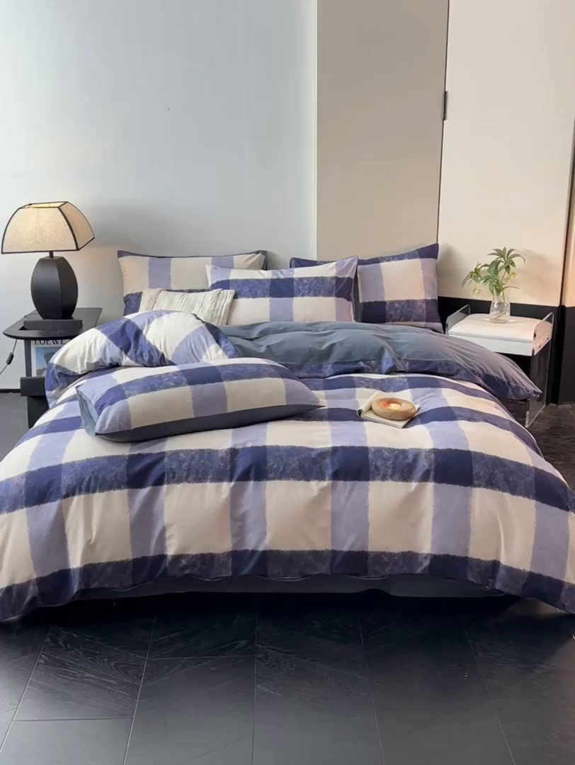 91家纺网 家纺一手货源 找家纺 雅居纺家纺 2025新款简约款全棉磨毛四件套 蓝大格