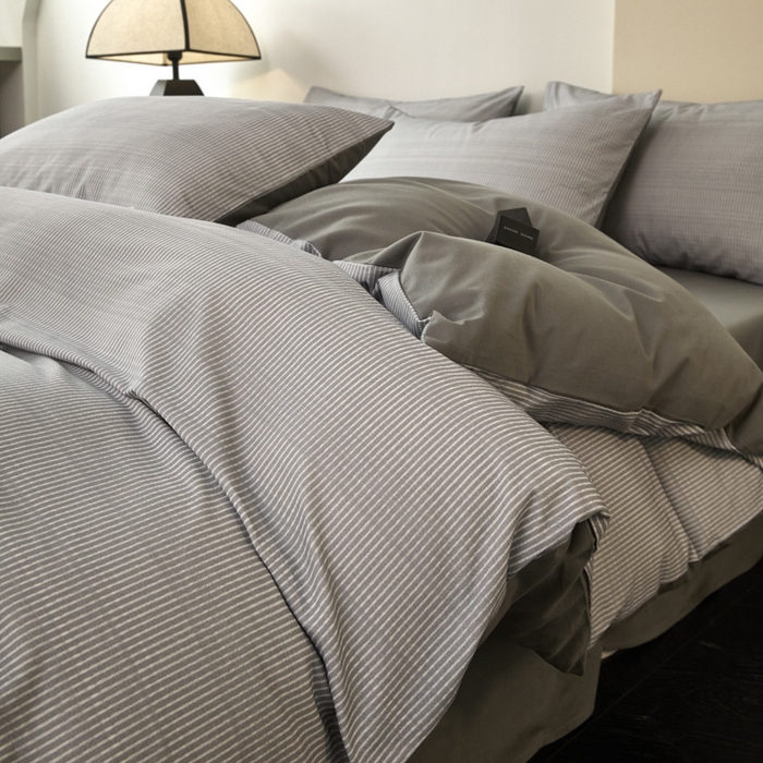 91家纺网 家纺一手货源 找家纺 雅居纺家纺 2025新款简约款全棉磨毛四件套 宁静-灰条