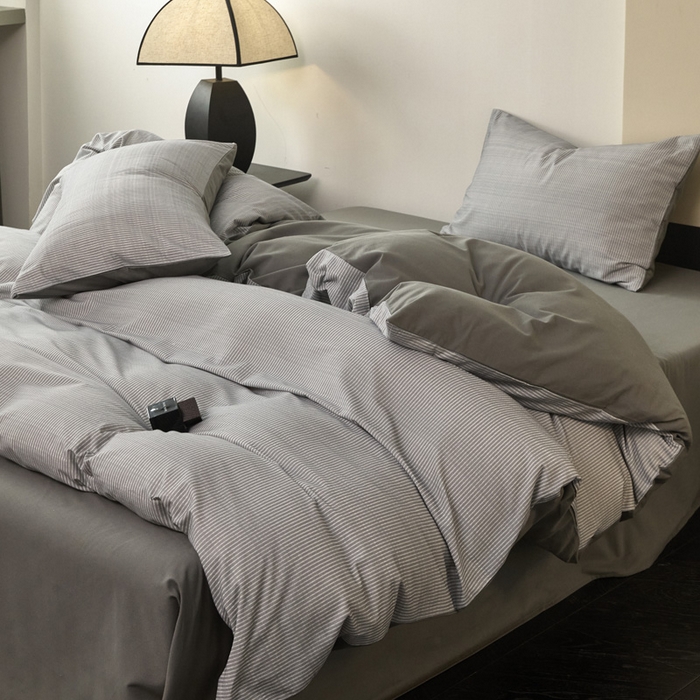 91家纺网 家纺一手货源 找家纺 雅居纺家纺 2025新款简约款全棉磨毛四件套 宁静-灰条