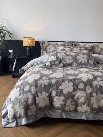 91家纺网 家纺一手货源 找家纺 启程家纺 2025新款A类加厚兔毛220克牛奶绒拼角四件套 花海