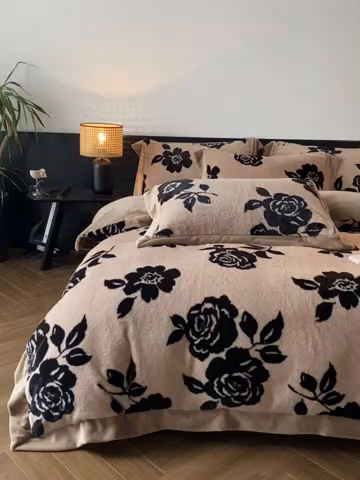 91家纺网 家纺一手货源 找家纺 启程家纺 2025新款A类加厚兔毛220克牛奶绒拼角四件套 繁花