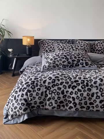 91家纺网 家纺一手货源 找家纺 启程家纺 2025新款A类加厚兔毛220克牛奶绒拼角四件套 野趣-灰