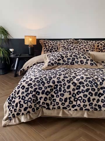 91家纺网 家纺一手货源 找家纺 启程家纺 2025新款A类加厚兔毛220克牛奶绒拼角四件套 野趣-咖