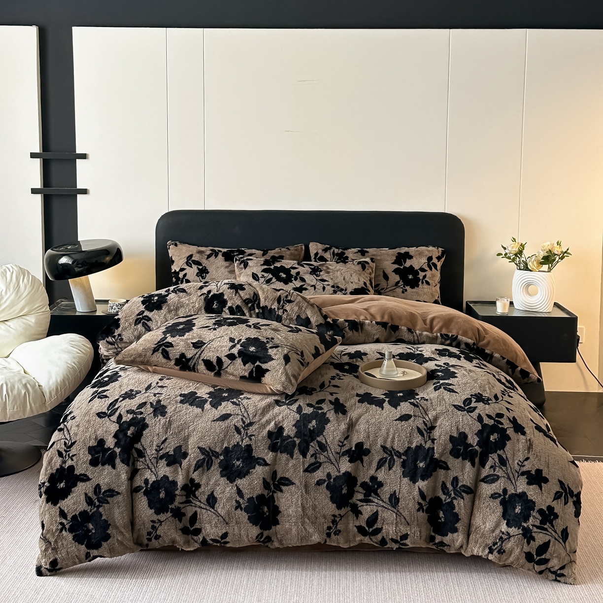 91家纺网 家纺一手货源 找家纺 鸿羽樱家纺《原伊菲晓》 2025新款美拉德复古印花抽条兔毛绒床裙款四件套 花枝漫语