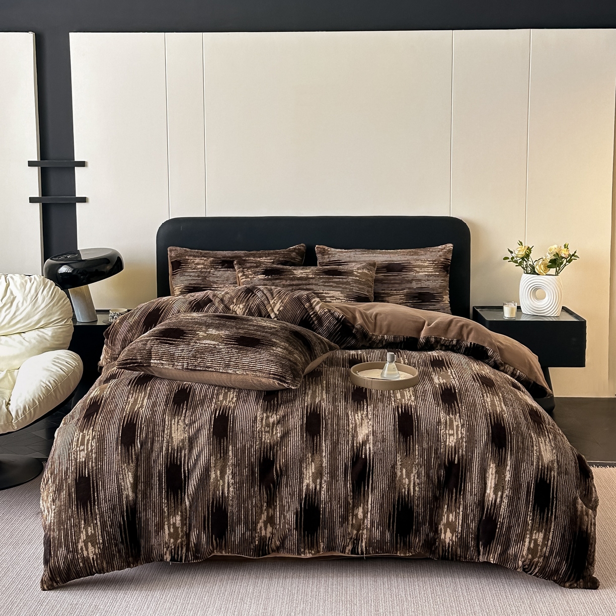 91家纺网 家纺一手货源 找家纺 鸿羽樱家纺《原伊菲晓》 2025新款美拉德复古印花抽条兔毛绒床裙款四件套 爱与轮回