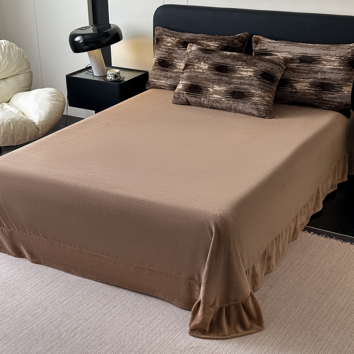 91家纺网 家纺一手货源 找家纺 鸿羽樱家纺《原伊菲晓》 2025新款美拉德复古印花抽条兔毛绒床裙款四件套 爱与轮回