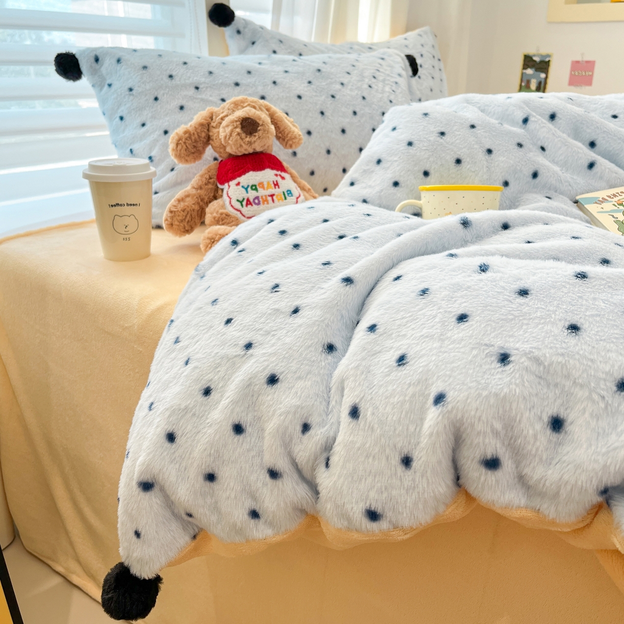 91家纺网 家纺一手货源 找家纺 （总）雅居纺家纺 2025新款简约兔绒球球保暖舒适四件套-波点