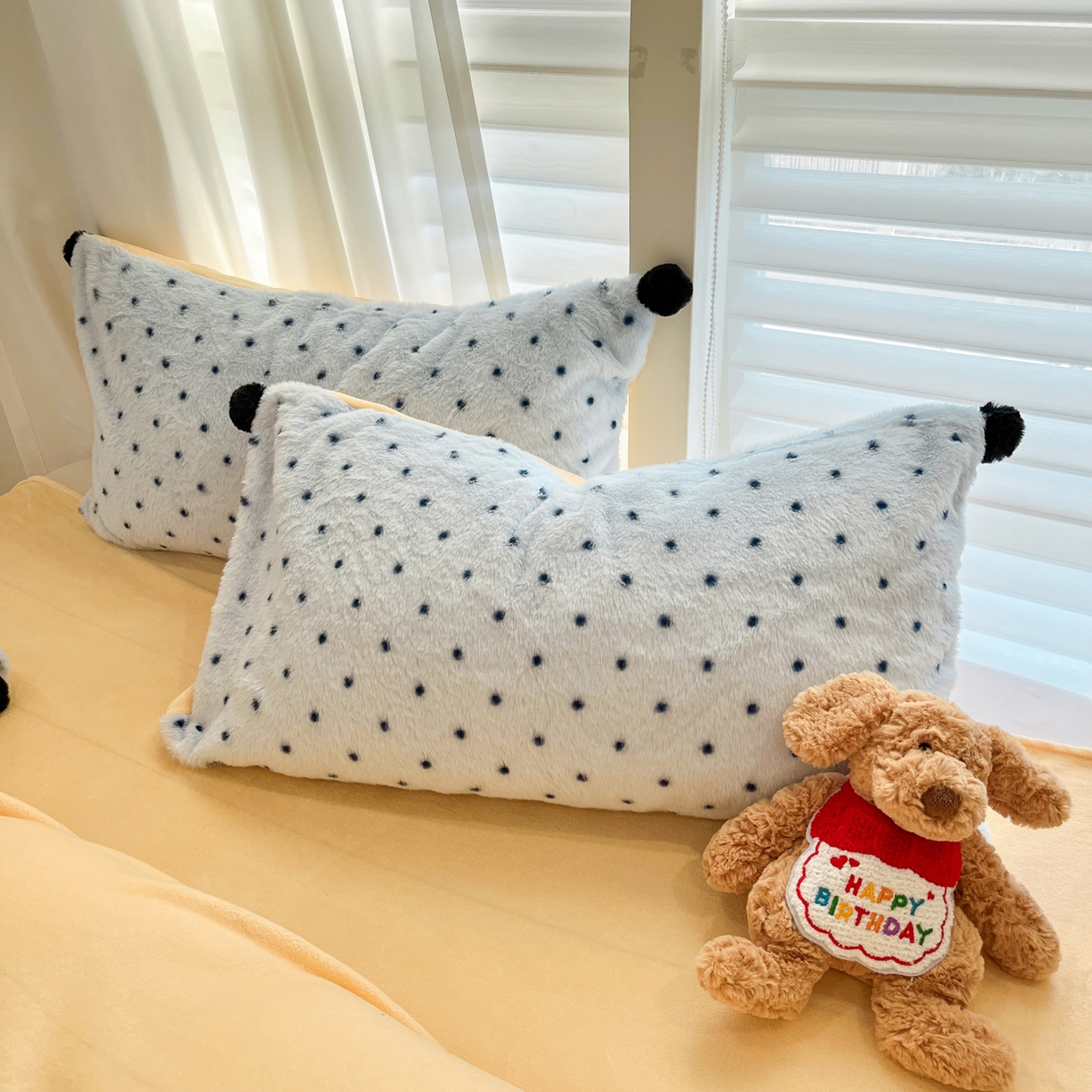 91家纺网 家纺一手货源 找家纺 雅居纺家纺 2025新款简约兔绒球球保暖舒适四件套-波点 波点-蓝黄