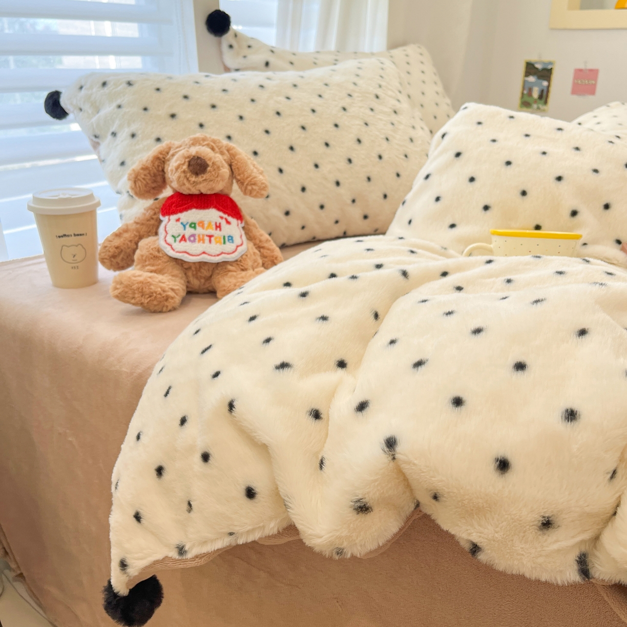 91家纺网 家纺一手货源 找家纺 （总）雅居纺家纺 2025新款简约兔绒球球保暖舒适四件套-波点