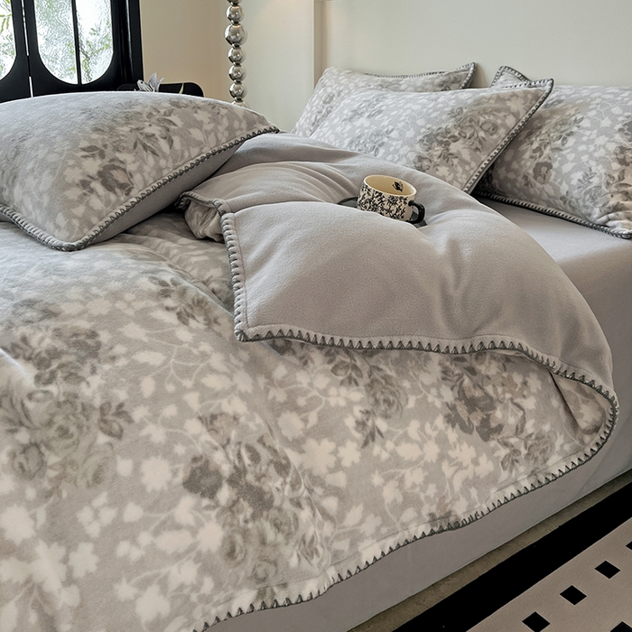 91家纺网 家纺一手货源 找家纺 （总）品乐家纺 2025秋冬新款糯米绒缇肤绒印花贝壳边四件套