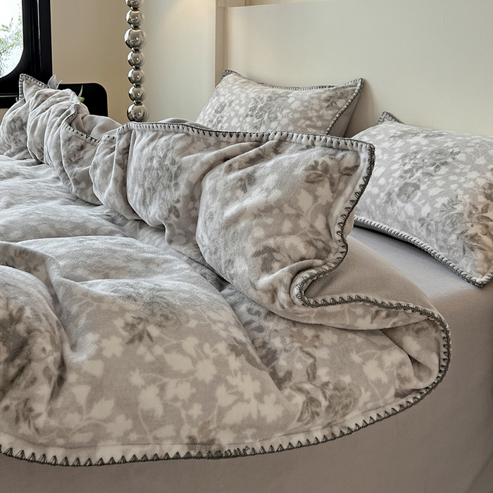 91家纺网 家纺一手货源 找家纺 （总）品乐家纺 2025秋冬新款糯米绒缇肤绒印花贝壳边四件套