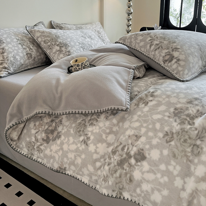 91家纺网 家纺一手货源 找家纺 （总）品乐家纺 2025秋冬新款糯米绒缇肤绒印花贝壳边四件套