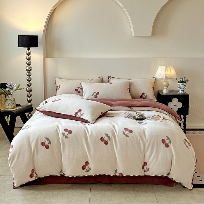 91家纺网 家纺一手货源 找家纺 （总）品乐家纺 2025秋冬新款糯米绒缇肤绒印花贝壳边四件套