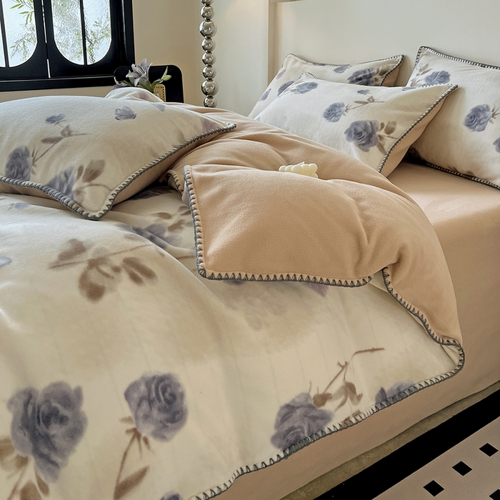 91家纺网 家纺一手货源 找家纺 品乐家纺 2025秋冬新款糯米绒缇肤绒印花贝壳边四件套 素影-紫