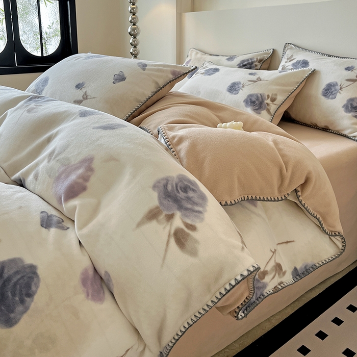 91家纺网 家纺一手货源 找家纺 品乐家纺 2025秋冬新款糯米绒缇肤绒印花贝壳边四件套 素影-紫