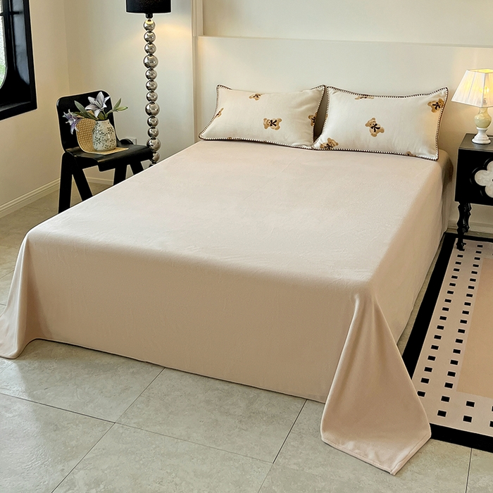 91家纺网 家纺一手货源 找家纺 品乐家纺 2025秋冬新款糯米绒缇肤绒印花贝壳边四件套 开心熊-米