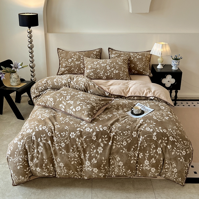 91家纺网 家纺一手货源 找家纺 品乐家纺 2025秋冬新款糯米绒缇肤绒印花贝壳边四件套 南笙-咖