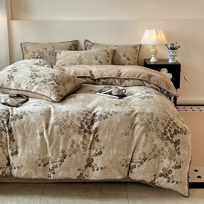 91家纺网 家纺一手货源 找家纺 品乐家纺 2025秋冬新款糯米绒缇肤绒印花贝壳边四件套 叶茂-驼