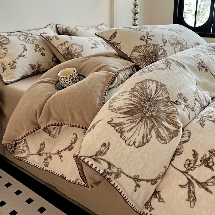 91家纺网 家纺一手货源 找家纺 品乐家纺 2025秋冬新款糯米绒缇肤绒印花贝壳边四件套 浅夏-咖