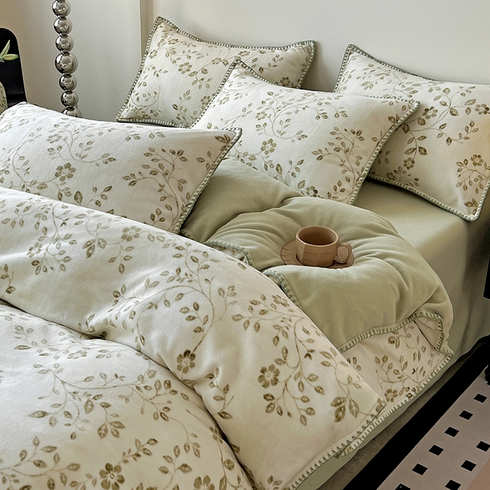 91家纺网 家纺一手货源 找家纺 品乐家纺 2025秋冬新款糯米绒缇肤绒印花贝壳边四件套 南笙-绿