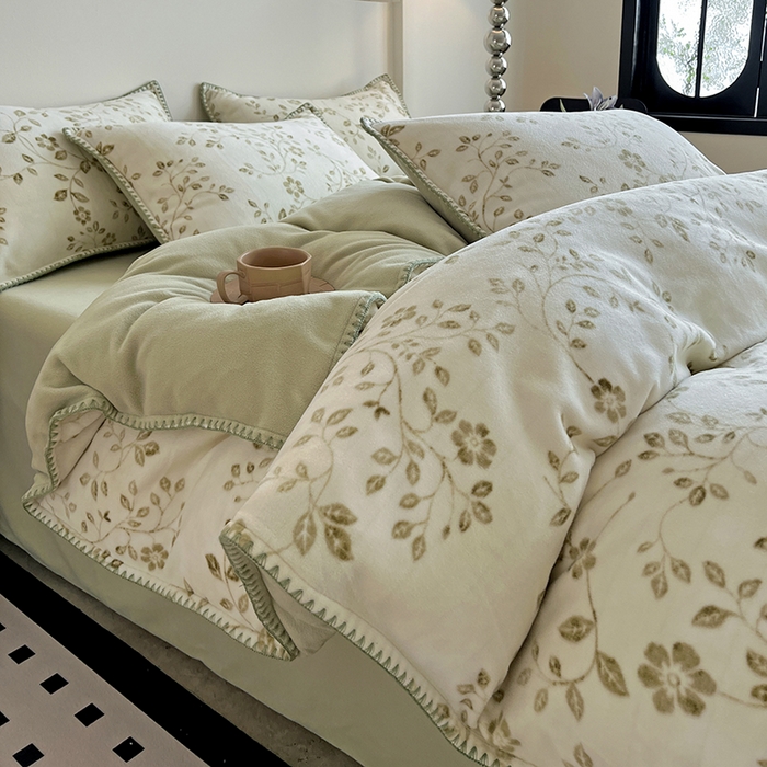 91家纺网 家纺一手货源 找家纺 品乐家纺 2025秋冬新款糯米绒缇肤绒印花贝壳边四件套 南笙-绿