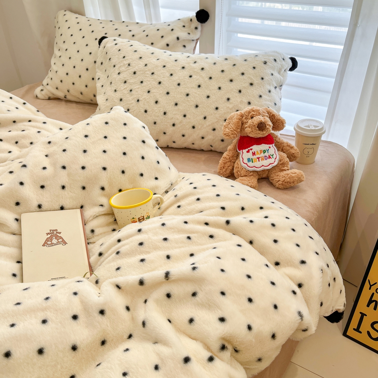 91家纺网 家纺一手货源 找家纺 （总）雅居纺家纺 2025新款简约兔绒球球保暖舒适四件套-波点