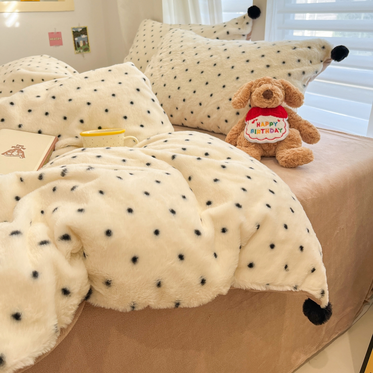 91家纺网 家纺一手货源 找家纺 （总）雅居纺家纺 2025新款简约兔绒球球保暖舒适四件套-波点